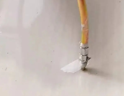 巴彦淖尔瓷砖空鼓维修公司专业解答在瓷砖铺贴过程中，如果使用的砂料过粗（如全部使用了粗砂），可能会导致以下问题